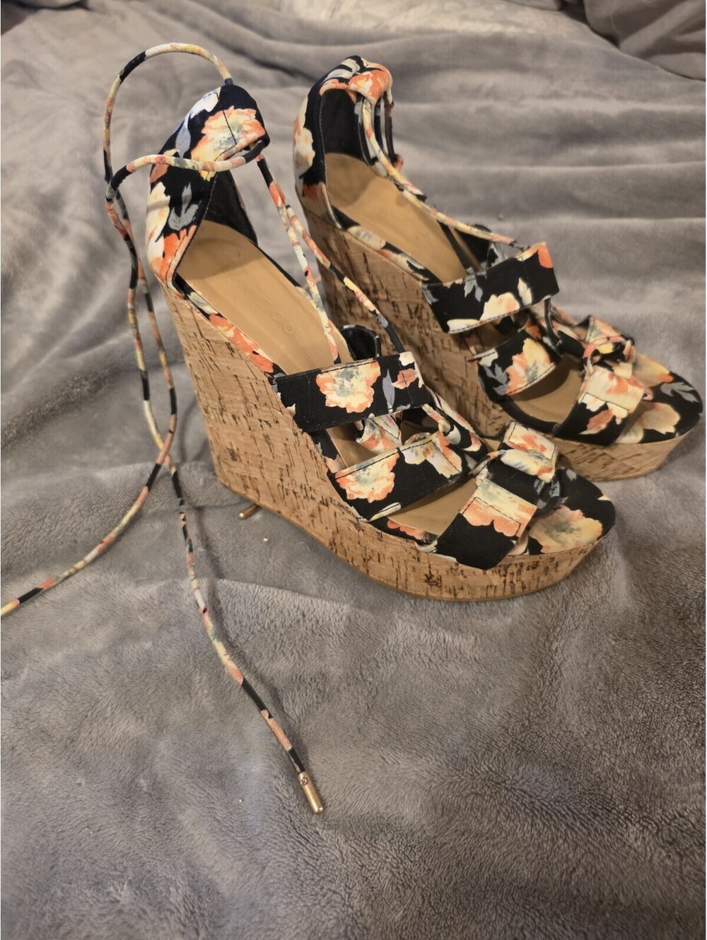 BAMBOO Women's Floral Multicolor Wedges Size 6